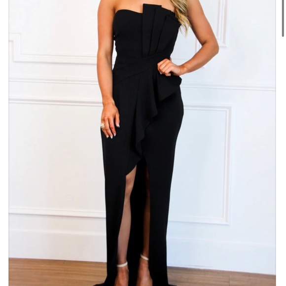 Dresses & Skirts - NWT: Black Formal Dress